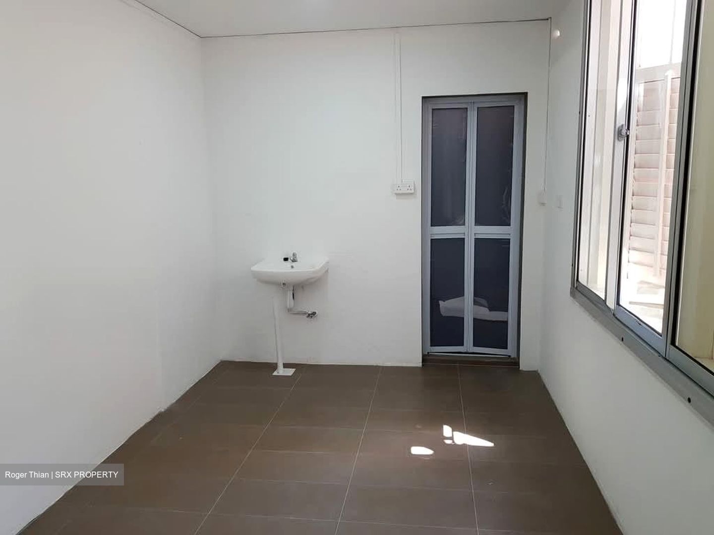 Temple Street (D1), Office #598109291